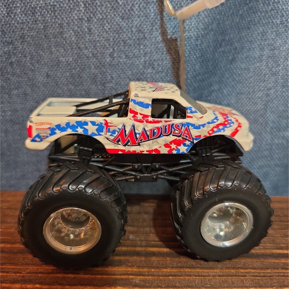 Hot Wheels Monster Jam Madusa Truck Diecast 2011
